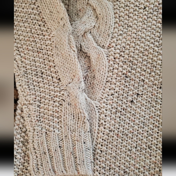 Cozy Cable Knit Detail Sweater-NWT - Picture 2 of 3